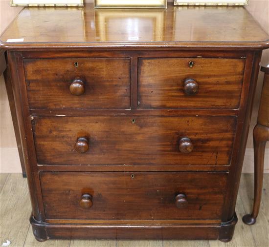 A Victorian mahogany chest of four drawers W.89cm